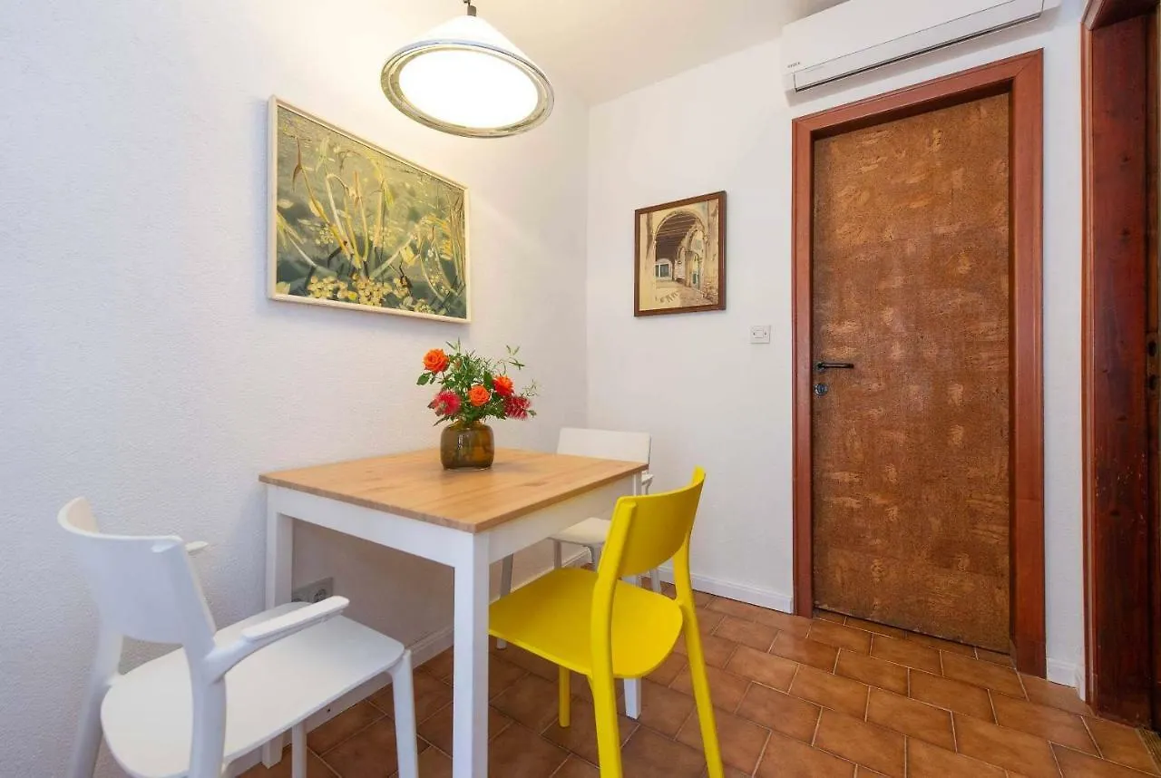 شقة Studio Tamburini City Center روفينج